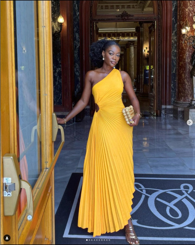 Robe Femme Élégante en Tissu Luxueux