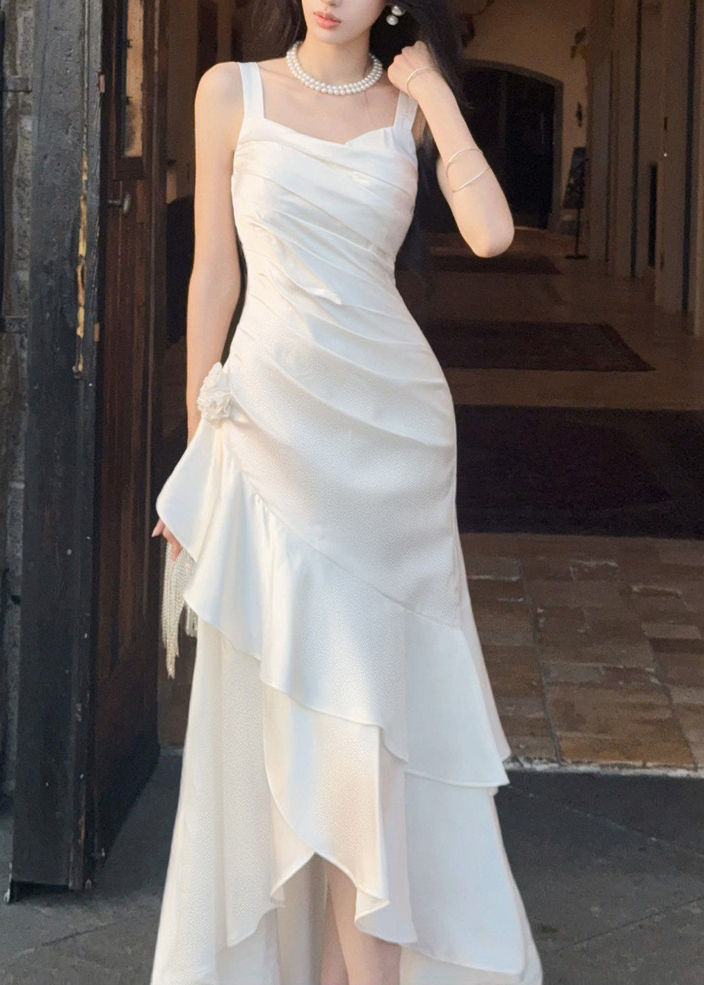 Robe Longue à Bretelles Spaghetti avec Col Carré Asymétrique 1