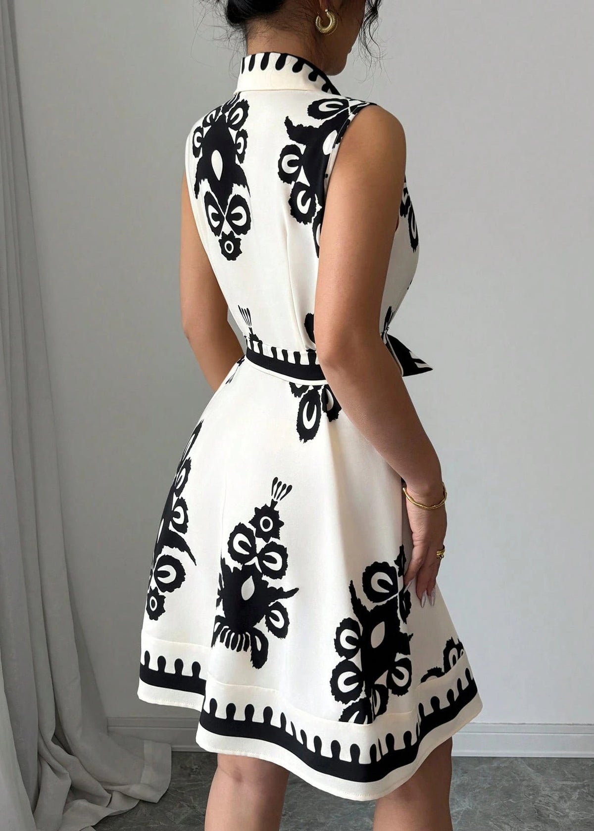 Robe courte femme col claudine imprimé artistique 3