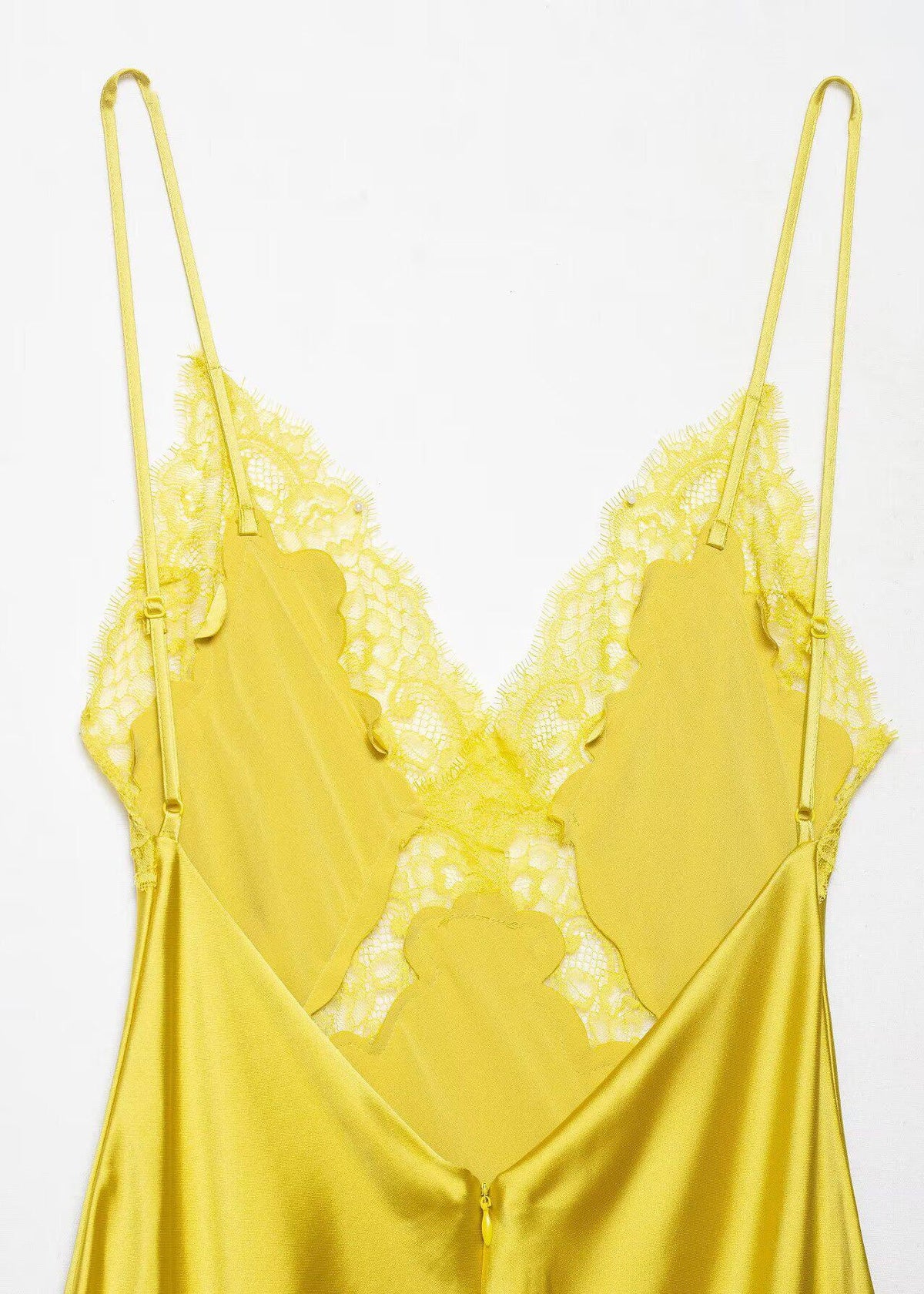 Robe d'été femme à bretelles spaghetti et col en V dos nu 4