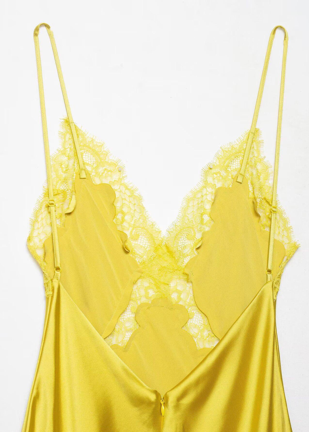 Robe d'été femme à bretelles spaghetti et col en V dos nu 4