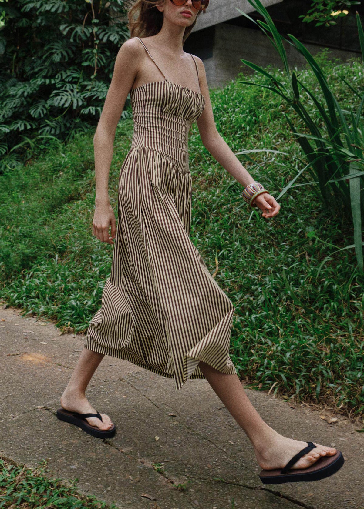 Robe d'été femme à bretelles spaghetti rayée 1