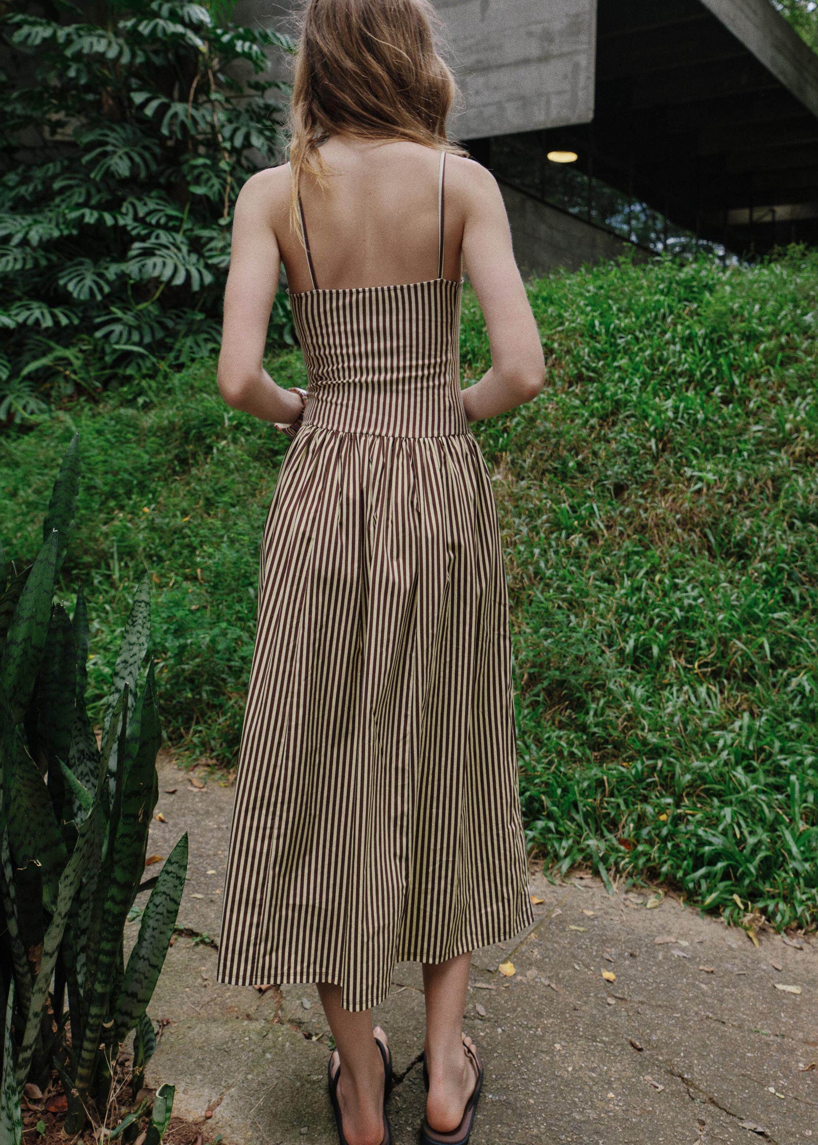 Robe d'été femme à bretelles spaghetti rayée 3