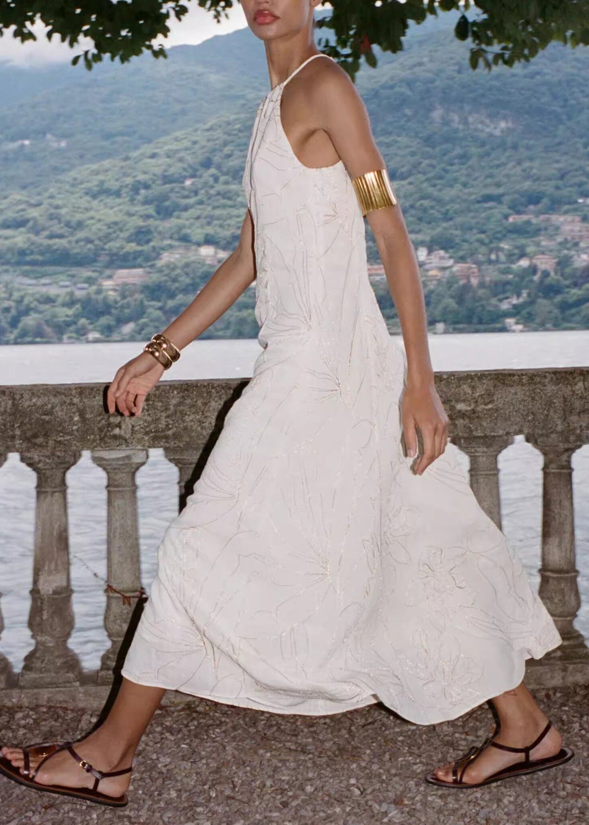 Robe d'été pour femme à col licou brodée 3
