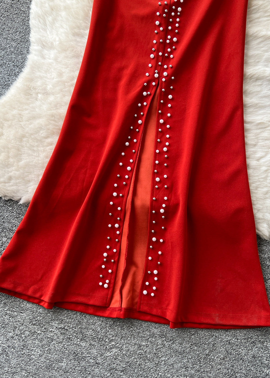 Robe de soirée femme à ouverture latérale et détails perlés 4