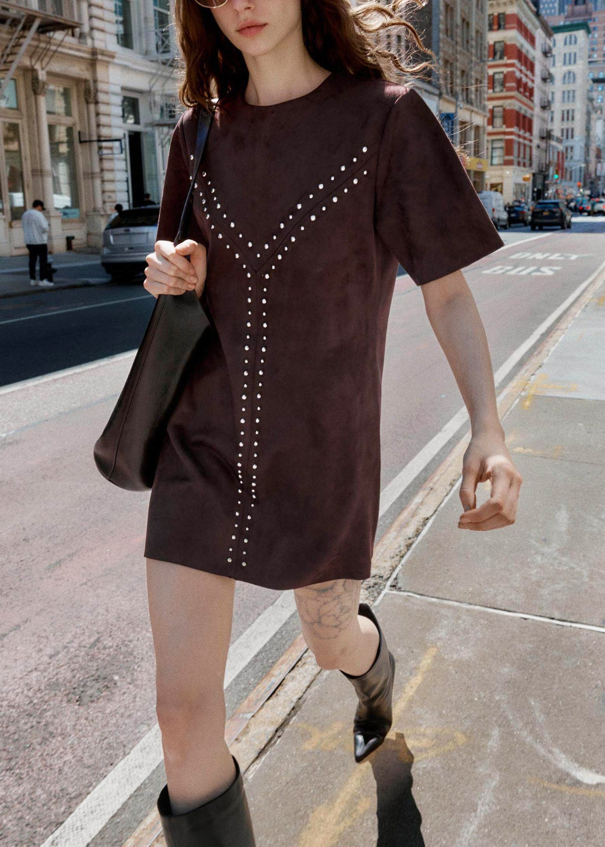 Robe droite à manches courtes avec rivets pour femme 1