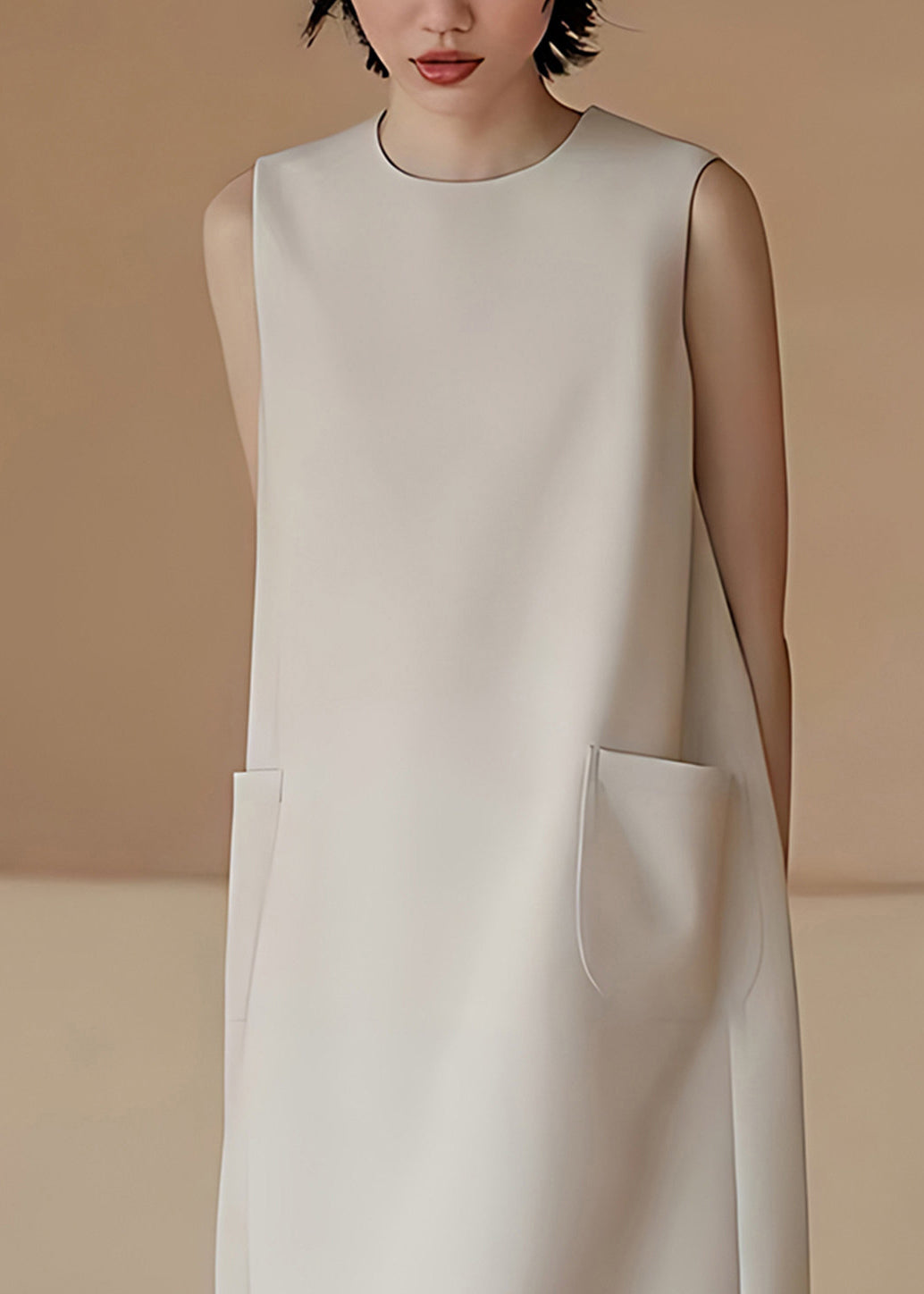 Robe femme sans manches à col rond avec poches drapées 3