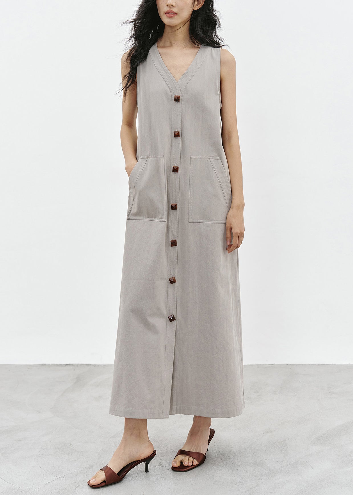 Robe longue femme sans manches col en V avec poches 1