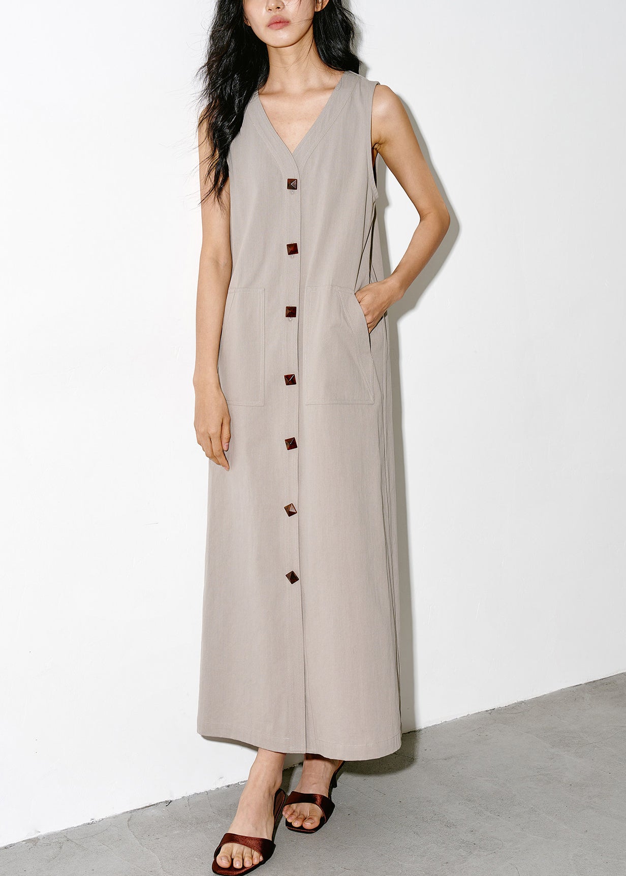 Robe longue femme sans manches col en V avec poches 2