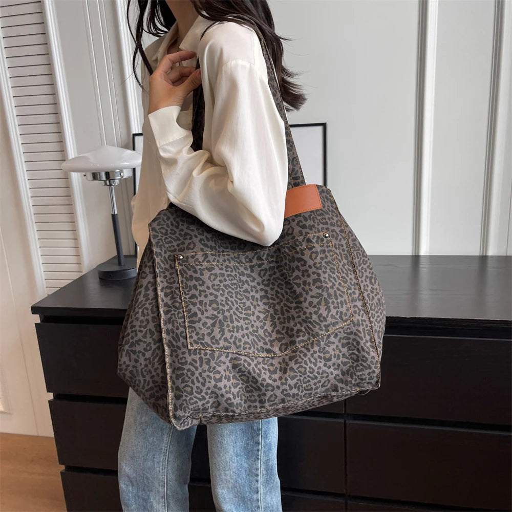 Sac à bandoulière oversize imprimé léopard