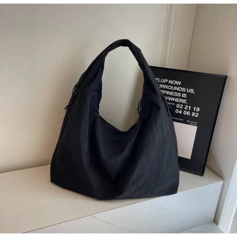 Sac fourre-tout pour femmes design minimaliste en tissu souple 6