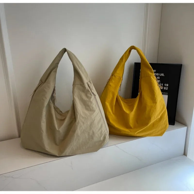 Sac fourre-tout pour femmes design minimaliste en tissu souple 7
