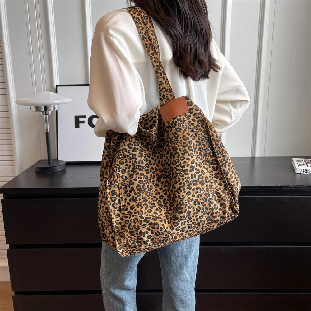 Sac à bandoulière oversize imprimé léopard