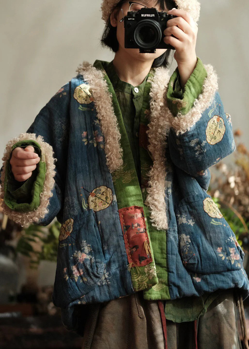Veste d'hiver femme ample avec poches imprimées et patchwork en fausse fourrure 1