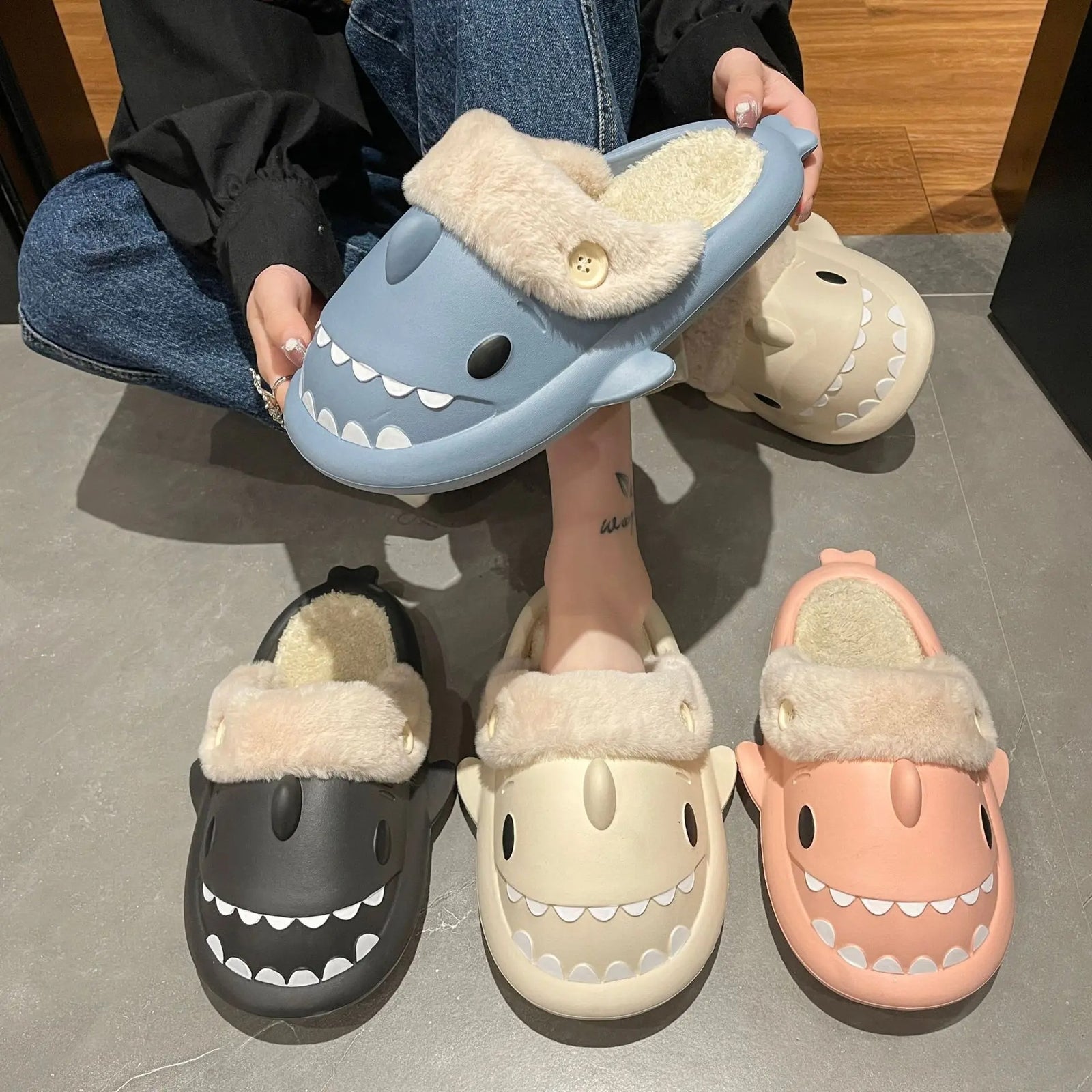 Chaussons en coton pelucheux requin pour femmes