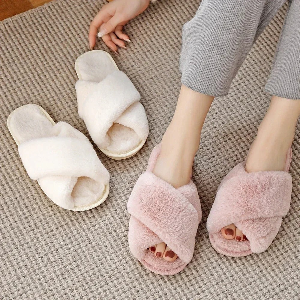 Pantoufle en peluche douce à motif croisé