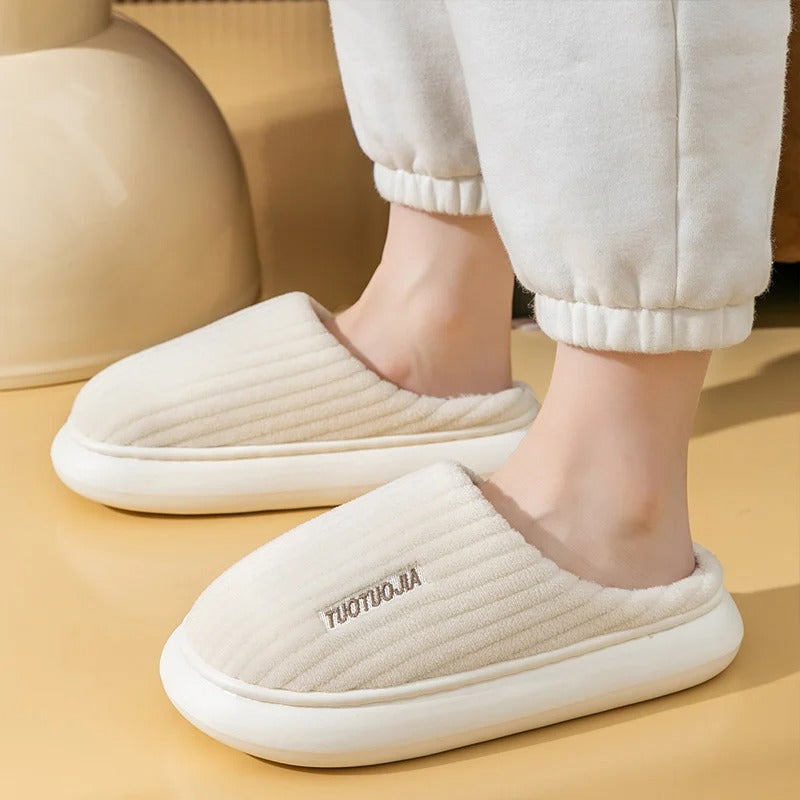 Chaussons pelucheux en mousse à mémoire de forme