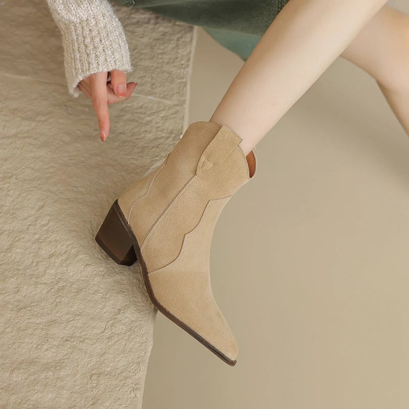 Bottines à talon compensé et à bout pointu