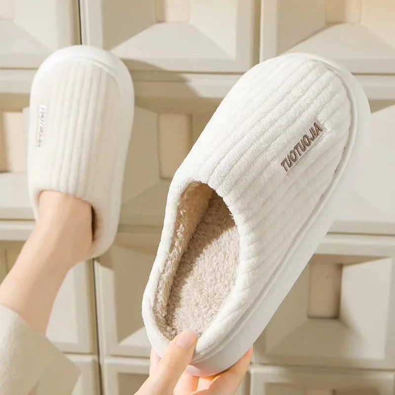 Chaussons pelucheux en mousse à mémoire de forme