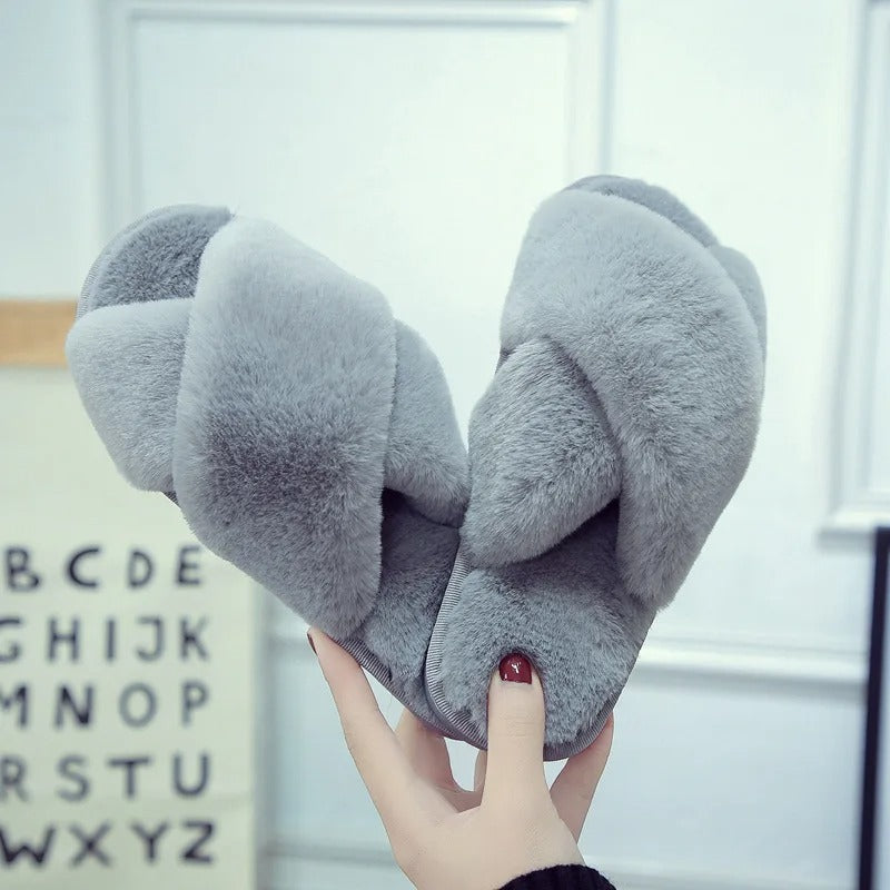 Pantoufle en peluche douce à motif croisé