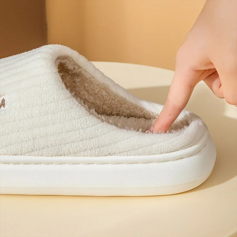 Chaussons pelucheux en mousse à mémoire de forme