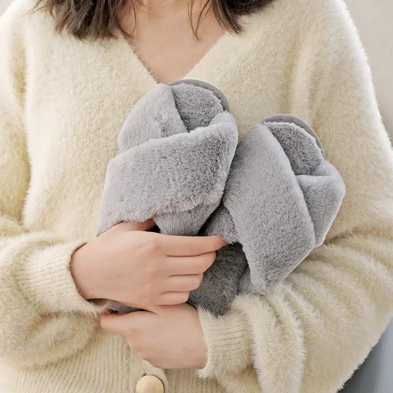 Pantoufle en peluche douce à motif croisé