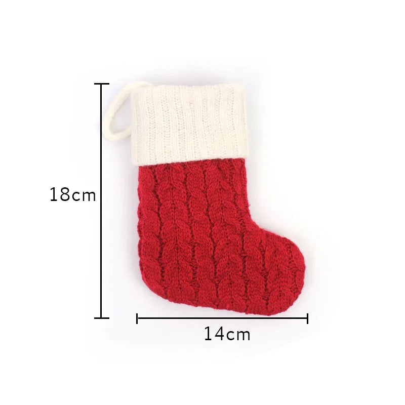 Chaussettes tricotées avec des lettres de Noël