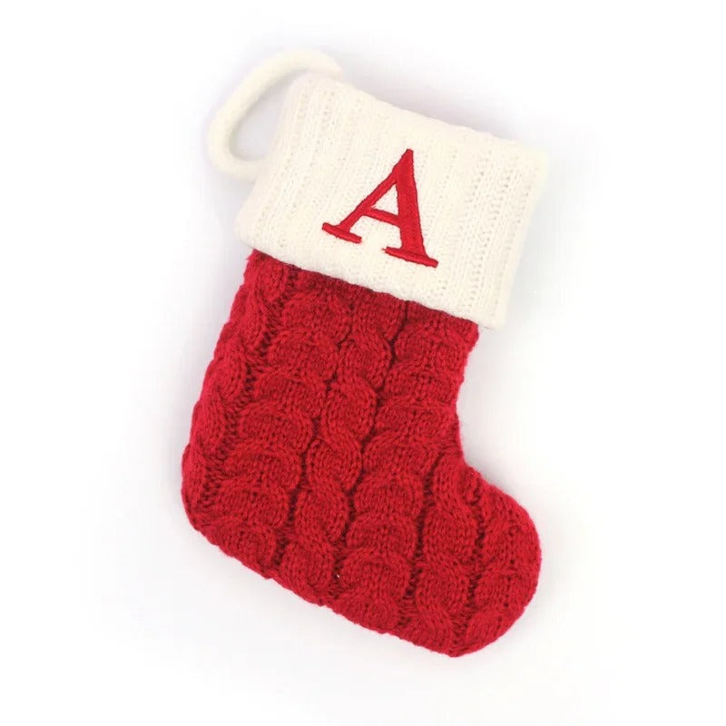 Chaussettes tricotées avec des lettres de Noël