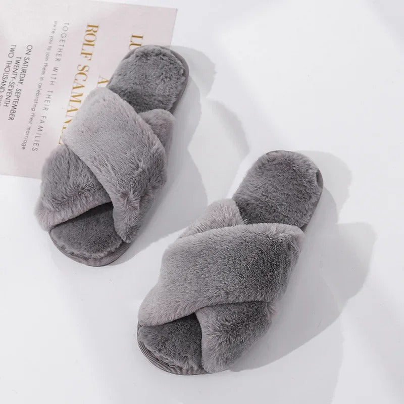 Pantoufle en peluche douce à motif croisé