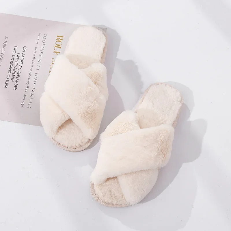 Pantoufle en peluche douce à motif croisé