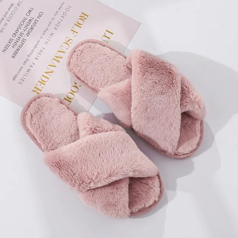 Pantoufle en peluche douce à motif croisé