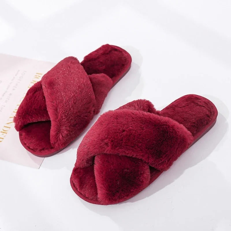 Pantoufle en peluche douce à motif croisé