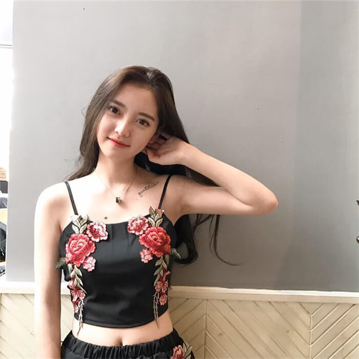 Ensemble short et top court brodé de fleurs