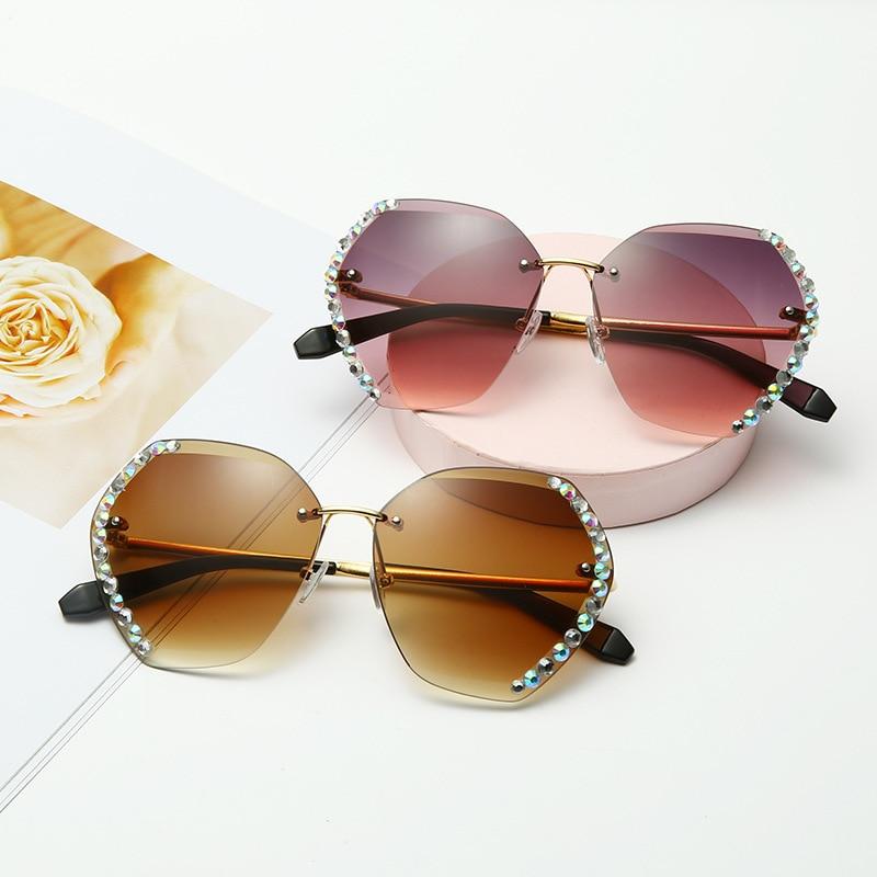 Lunettes de soleil sans monture avec strass