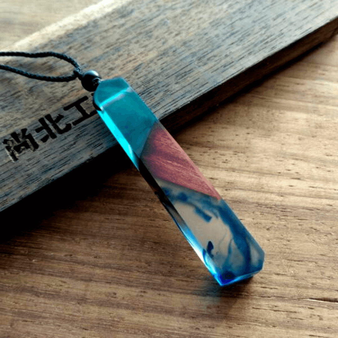 Collier en résine de bois