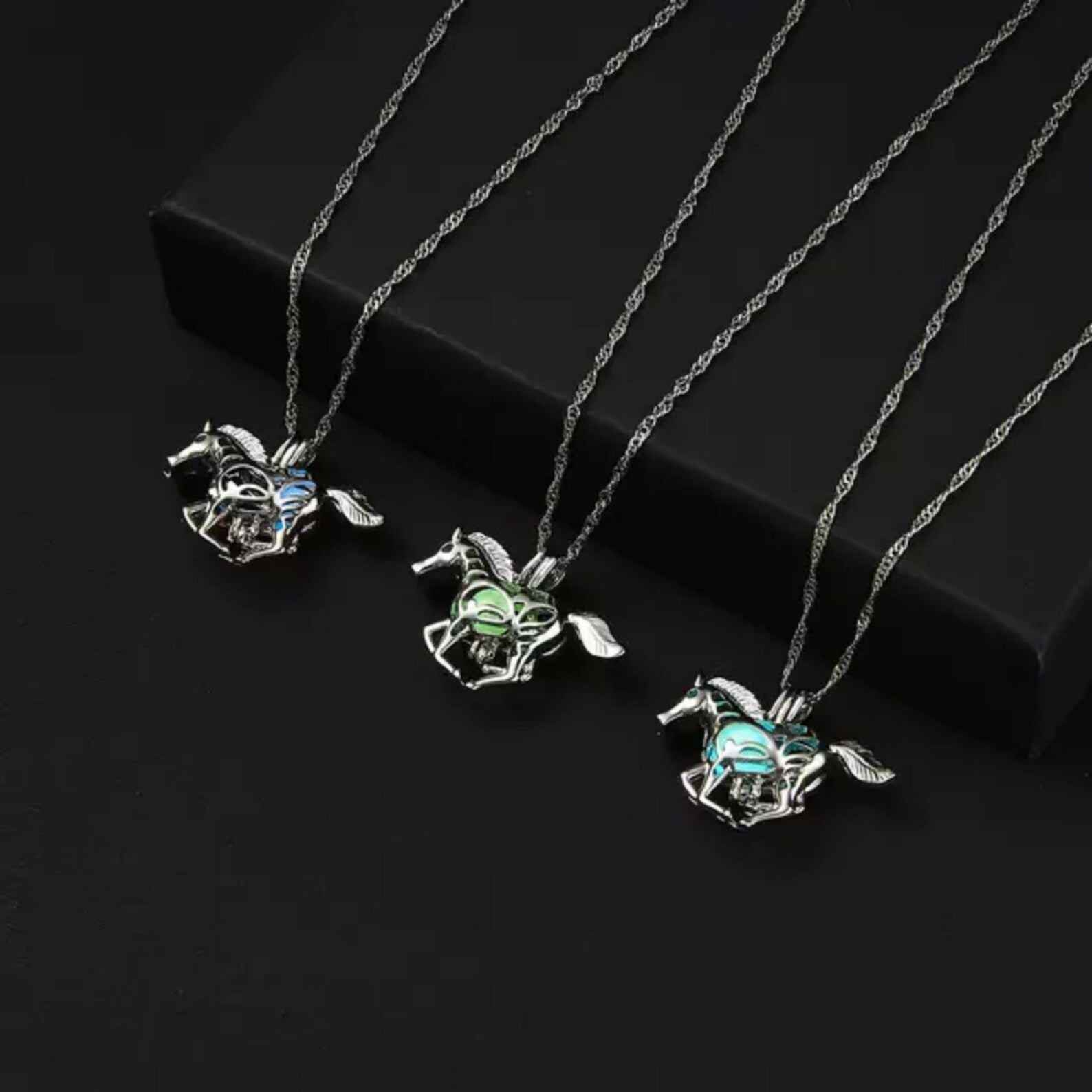 Collier cheval phosphorescent