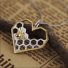 Collier à cœur en nid d&#39;abeille