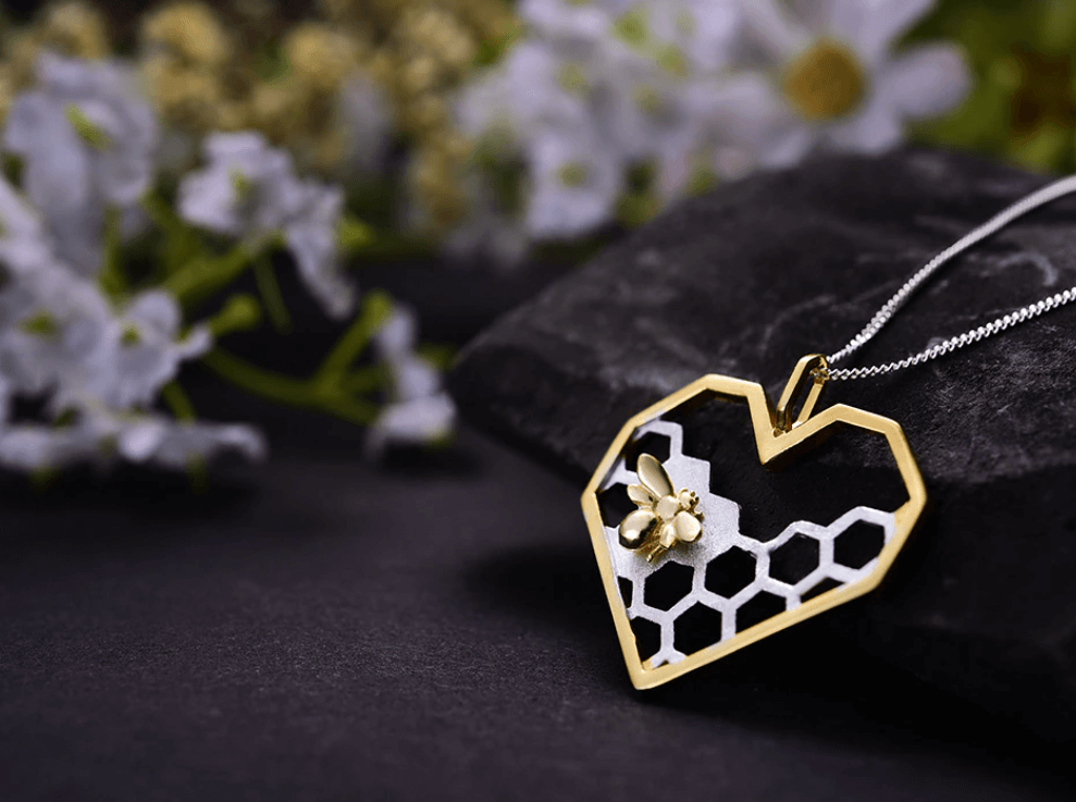 Collier à cœur en nid d'abeille