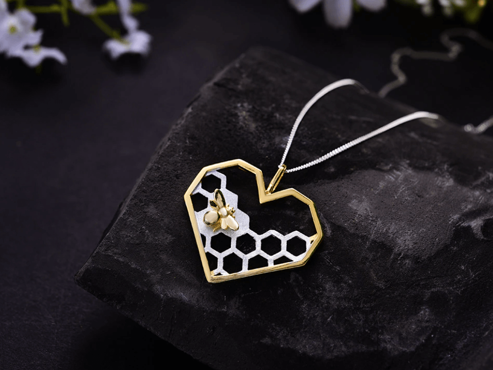 Collier à cœur en nid d'abeille