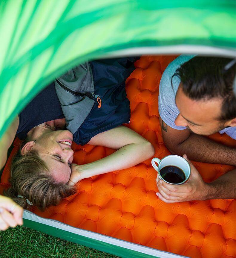 Matelas de couchage gonflable pour l'extérieur