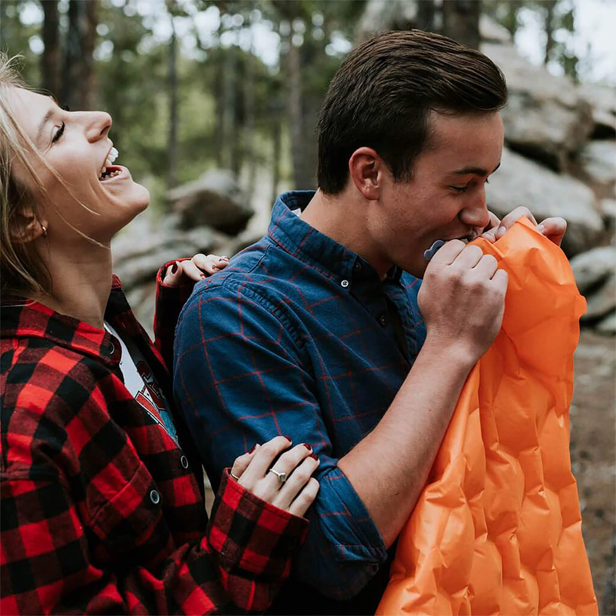 Matelas de couchage gonflable pour l'extérieur