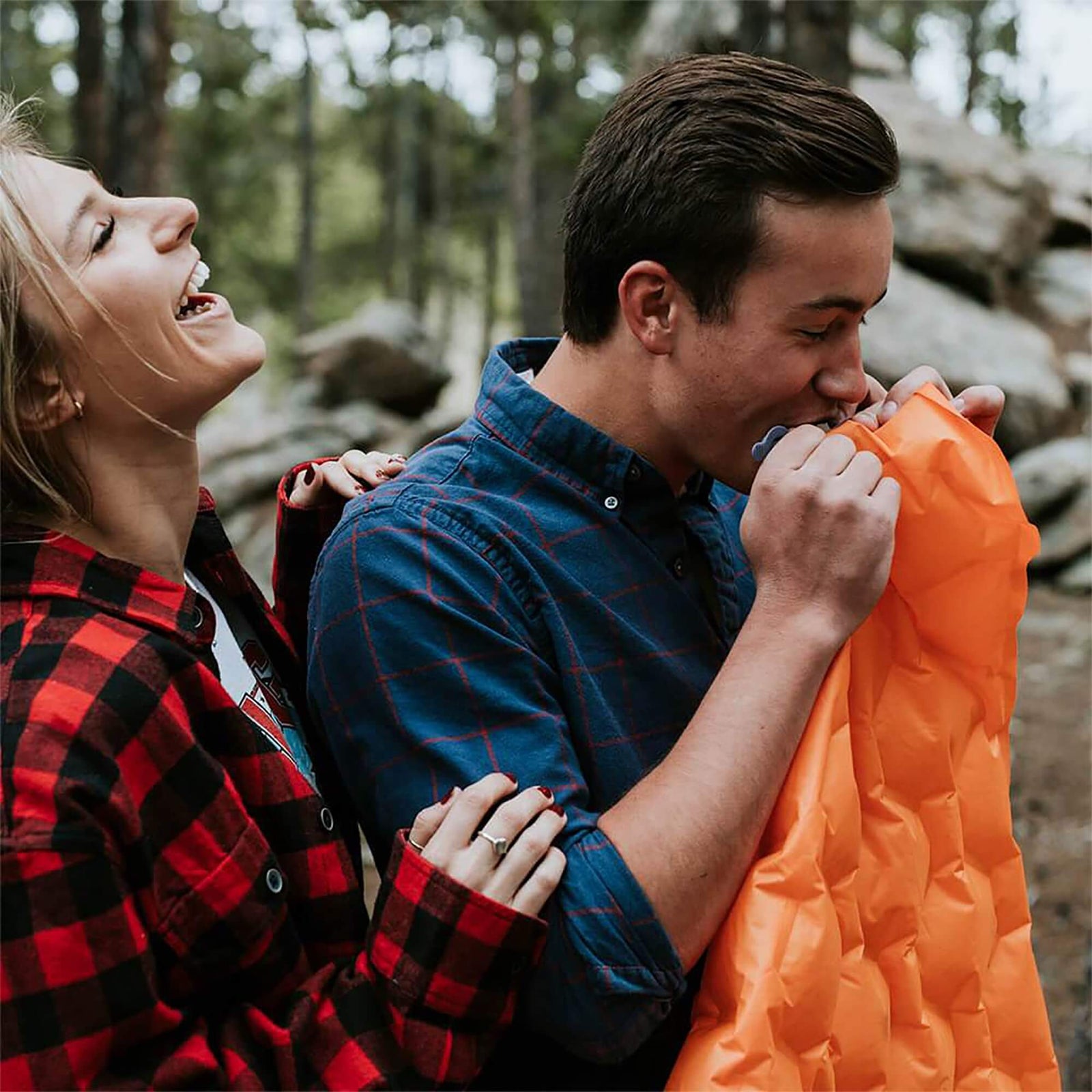Matelas de couchage gonflable pour l'extérieur