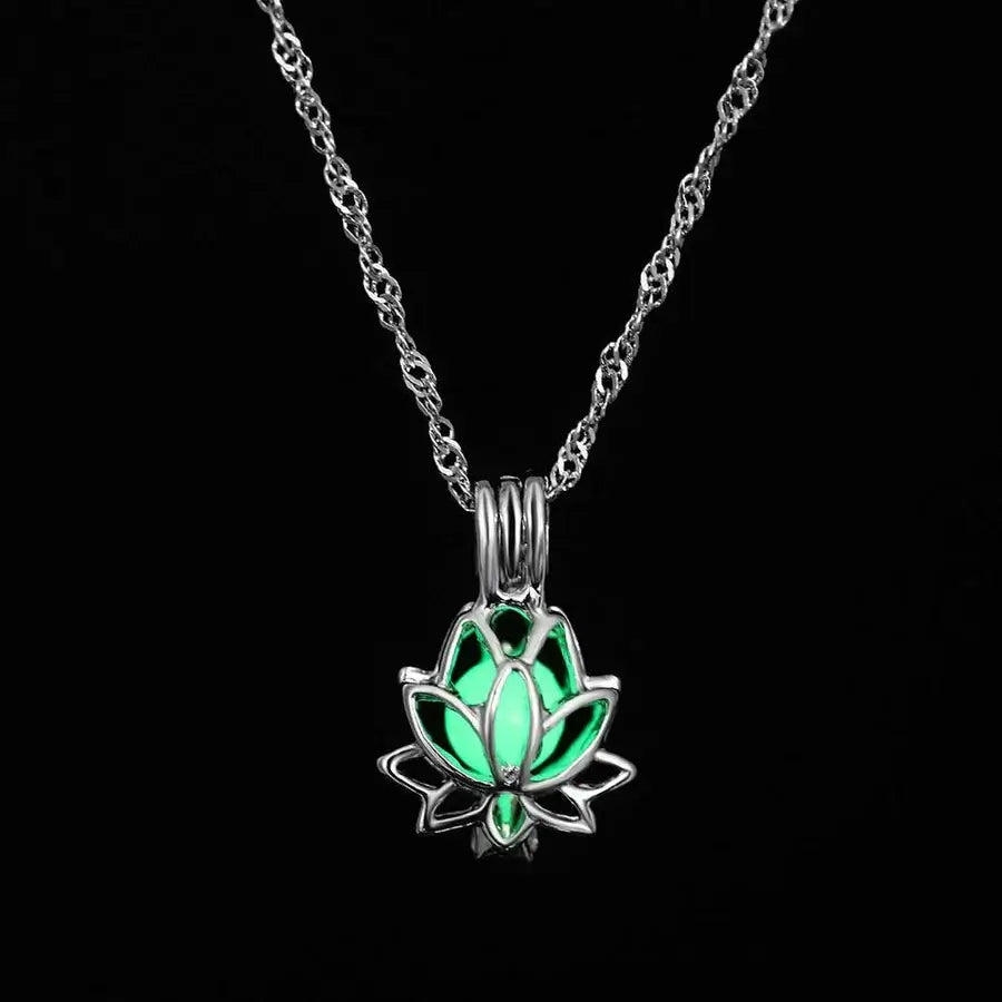 Collier Fleur de Lotus Lumineuse