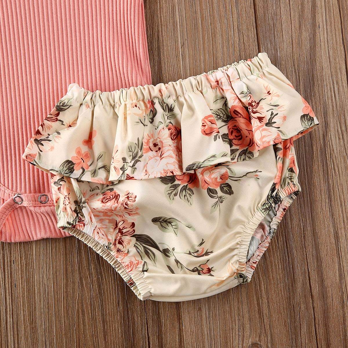 Ruffled Ensemble short à fleurs côtelées