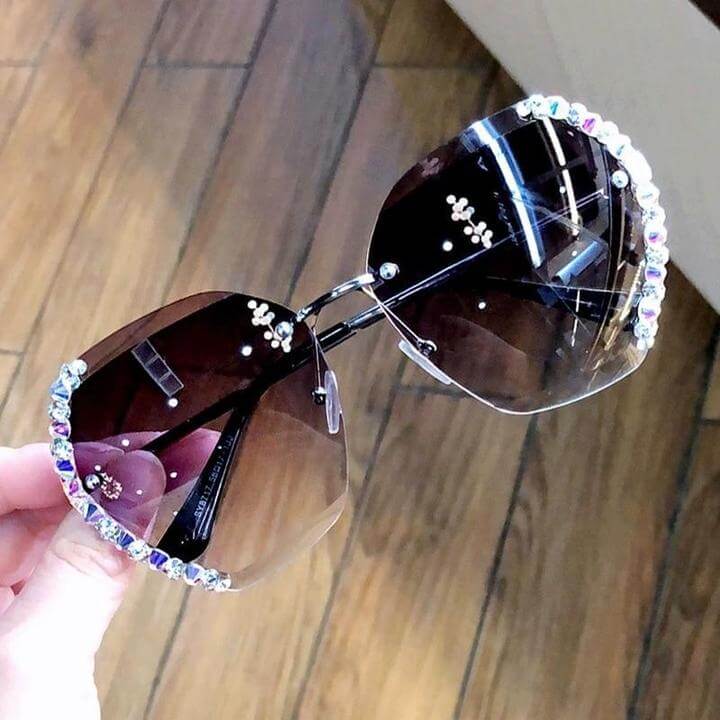 Lunettes de soleil sans monture avec strass