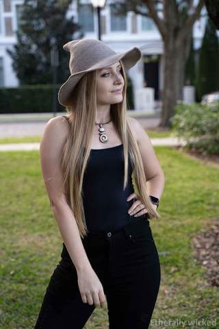 Chapeau de sorcière moderne